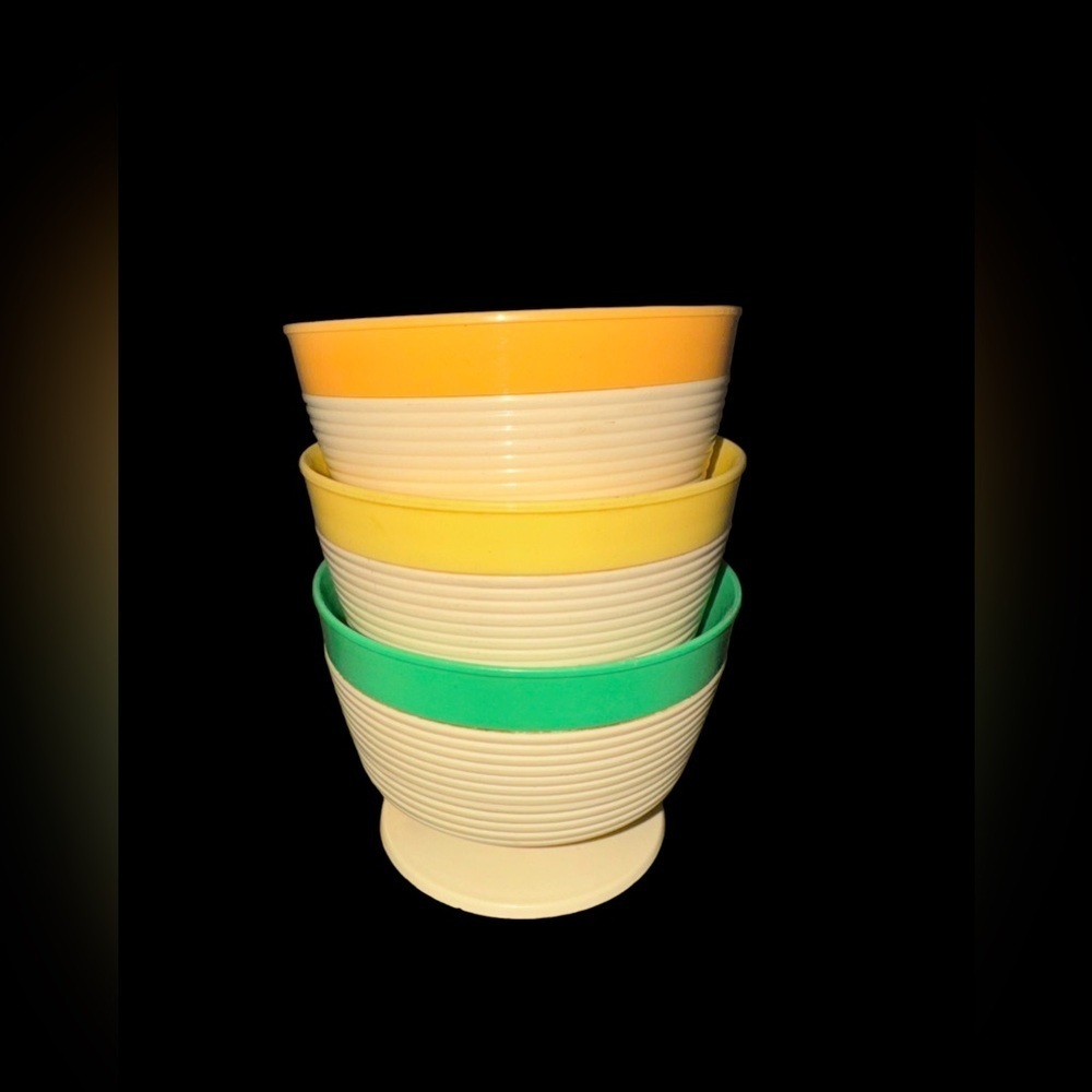 3 Vintage Raffiaware Thermo-Temp Footed Ice Cream Dessert Cups